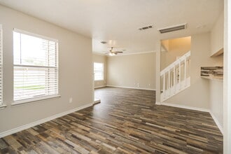 15802 St Lawrence Cir in Friendswood, TX - Building Photo - Building Photo