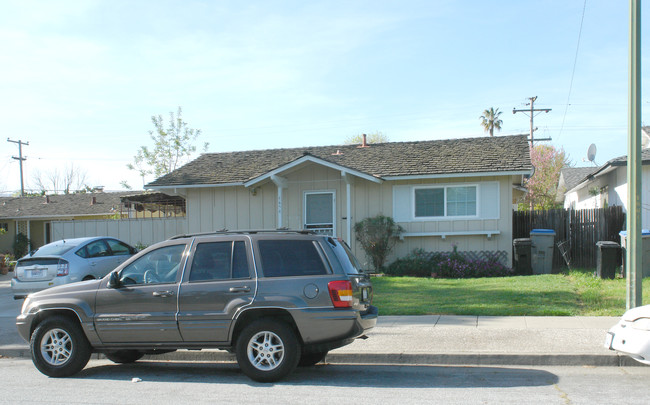 4654 Whitwood Ln in San Jose, CA - Foto de edificio - Building Photo