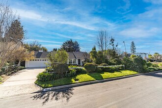 16146 Otsego St in Encino, CA - Foto de edificio - Building Photo