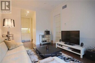 22-522 Leader Ln in Toronto, ON - Building Photo - Building Photo