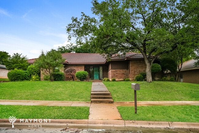 property at 2111 Inverness Dr