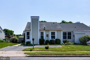 816 Chadwick Cir in Frederick, MD - Building Photo