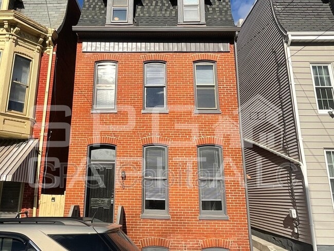 property at 659 W Philadelphia St
