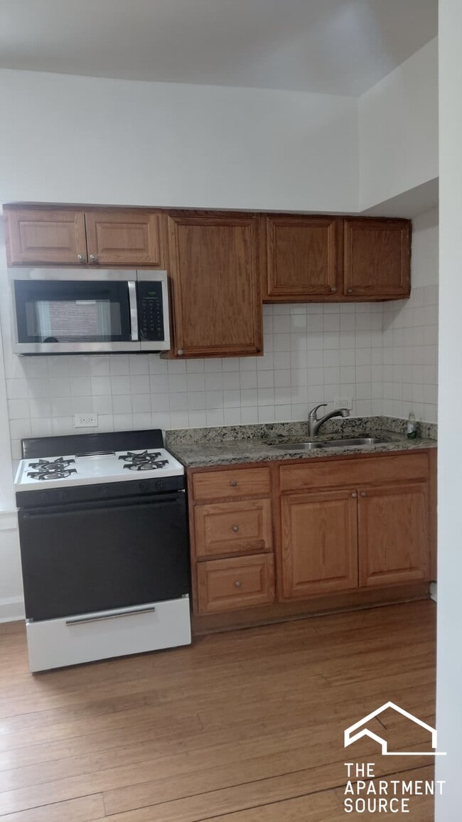 2215 S Albany Ave, Unit 1RB in Chicago, IL - Foto de edificio - Building Photo