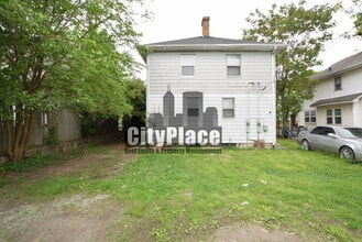 925 N Gladstone Ave in Indianapolis, IN - Building Photo - Building Photo