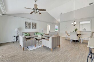 5859 Westbourgh Ct in Naples, FL - Building Photo - Building Photo