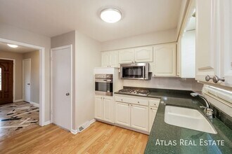 5509 W 92nd Pl in Overland Park, KS - Building Photo - Building Photo