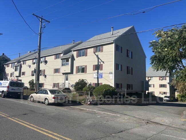 871-871 Middlesex St in Lowell, MA - Foto de edificio - Building Photo