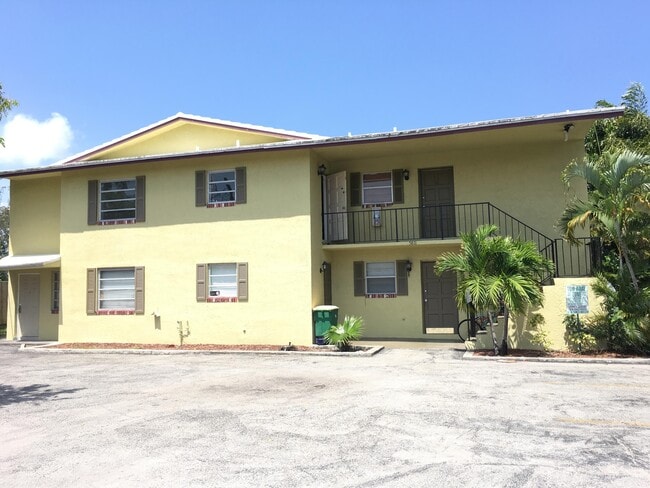 5811 NE 14th Rd-Unit -Unit 4 in Fort Lauderdale, FL - Building Photo - Building Photo