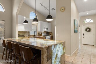 318 E Streams Edge Pl in Oro Valley, AZ - Building Photo - Building Photo