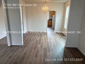 17186 NW Oak Creek Dr in Beaverton, OR - Building Photo - Building Photo
