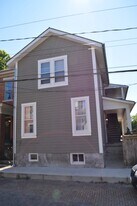 319 1/2 Jackson St in Columbus, OH - Building Photo