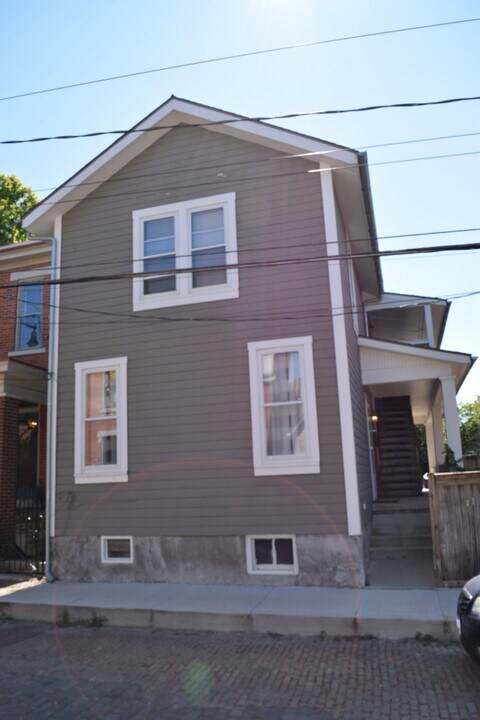 319 1/2 Jackson St in Columbus, OH - Building Photo