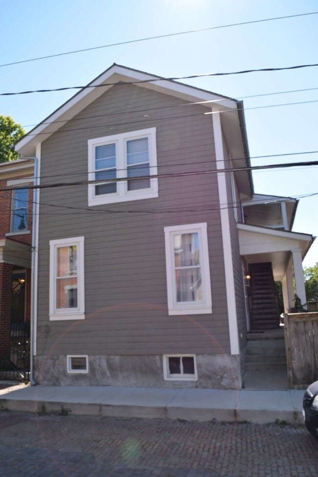 319 1/2 Jackson St