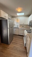3567 SW Hume St in Portland, OR - Building Photo - Building Photo