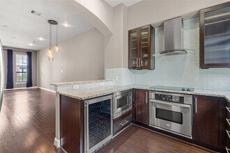 2110 Shearn St in Houston, TX - Foto de edificio - Building Photo