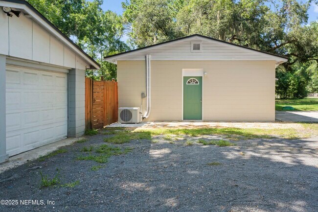 1108 Blair Rd in Jacksonville, FL - Foto de edificio - Building Photo