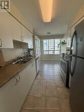 335-335 Rathburn Rd W in Mississauga, ON - Building Photo - Building Photo