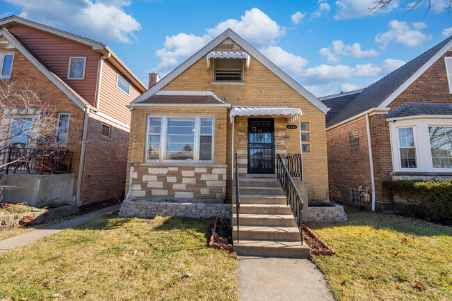 property at 5231 N Melvina Ave