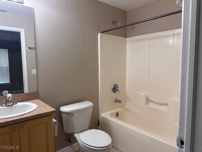 438 Loretta Ave S in Lehigh Acres, FL - Building Photo - Building Photo