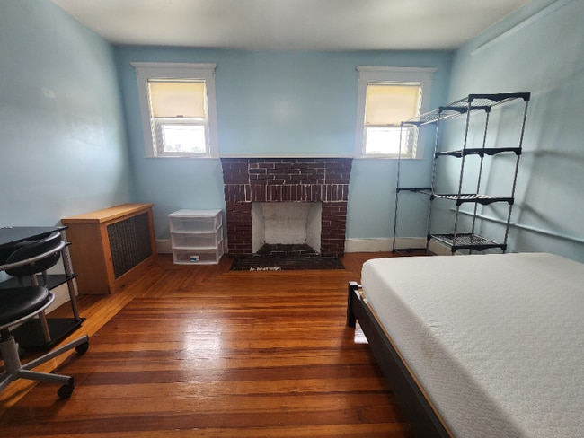 44 Woodbine St in Quincy, MA - Foto de edificio - Building Photo