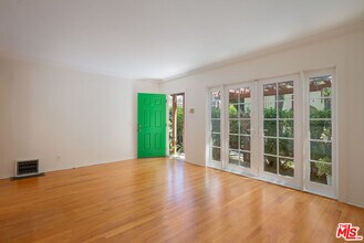 818 1/2 N Sweetzer Ave in West Hollywood, CA - Building Photo - Building Photo
