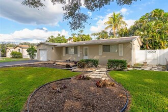 5214 SW 91st Terrace in Cooper City, FL - Building Photo - Building Photo