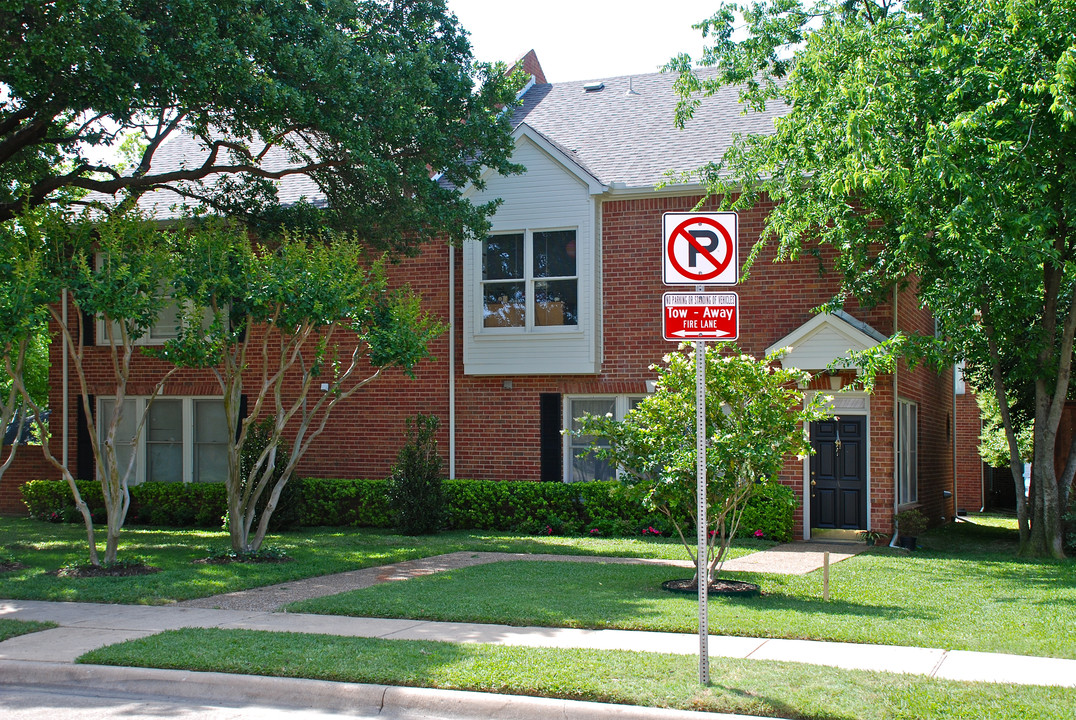 4501 Glenwick Ln in Dallas, TX - Foto de edificio