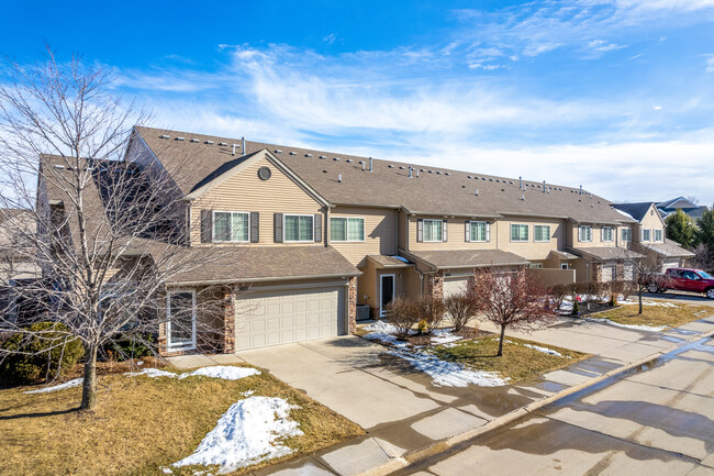 Prairie Creek Villas in West Des Moines, IA - Building Photo - Building Photo