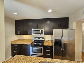 5836 Birchbrook Dr in Dallas, TX - Foto de edificio - Building Photo