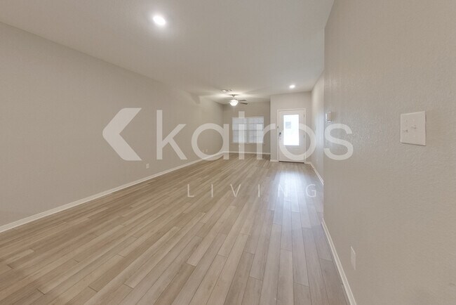 213 Capital Hl Vw in Liberty Hill, TX - Foto de edificio - Building Photo