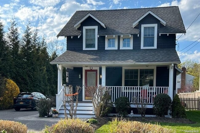 65 E Main St in Huntington, NY - Building Photo - Building Photo