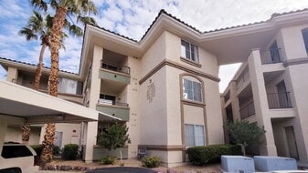 7185 S Durango Dr in Las Vegas, NV - Building Photo
