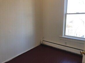 201 13th St-Unit -205 1st floor in Watervliet, NY - Building Photo - Building Photo