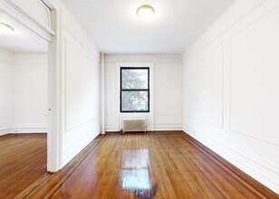 Seaman Avenue in New York, NY - Foto de edificio - Building Photo