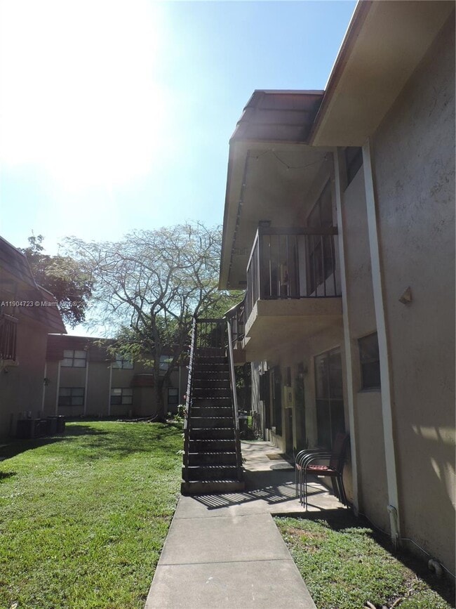 14867 SW 104th St in Miami, FL - Building Photo - Building Photo