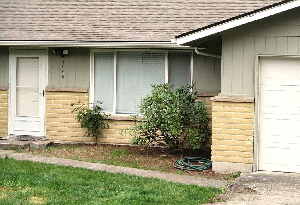 7006 35th St W in University Place, WA - Building Photo