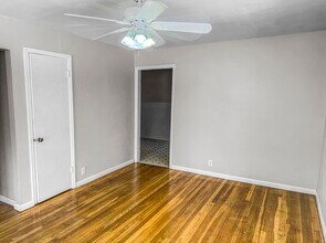 2016 W Olmos Dr in San Antonio, TX - Building Photo - Building Photo