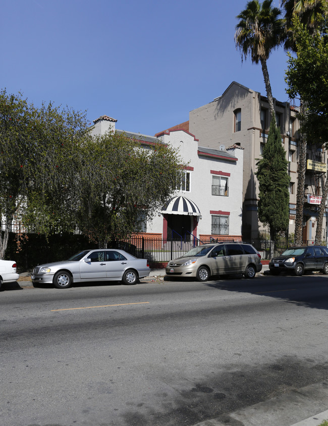 819 Irolo St in Los Angeles, CA - Foto de edificio - Building Photo