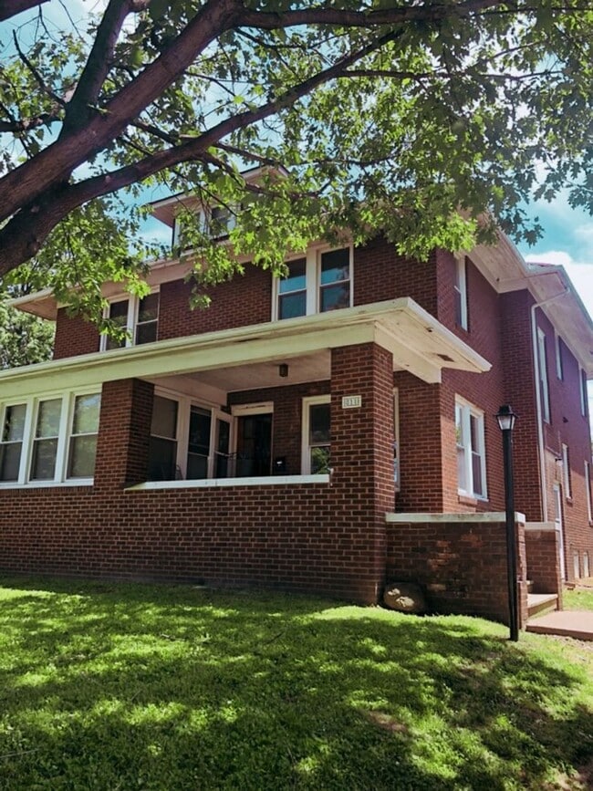 811 W Adams Rd in Macomb, IL - Building Photo - Building Photo