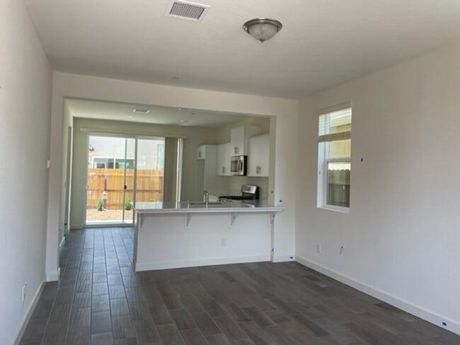 2056 N Walling Ln in Clovis, CA - Building Photo - Building Photo