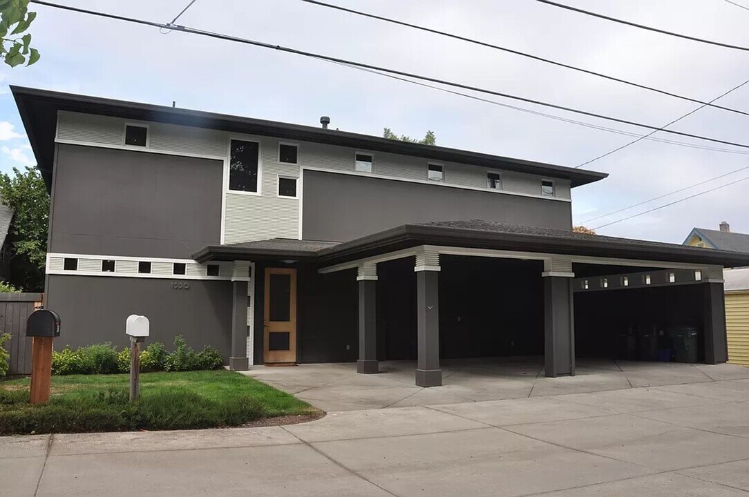 1530 Orchard Alley in Eugene, OR - Building Photo