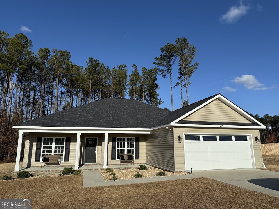 245 Fallen Leaf Dr in Brooklet, GA - Building Photo