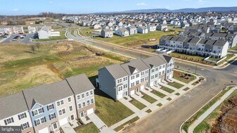 569 Seeback Dr in Charles Town, WV - Building Photo