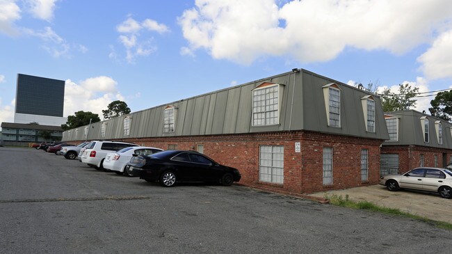 Brynmar Square Apartments in Metairie, LA - Building Photo - Building Photo