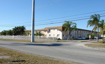 Coral Gardens in Homestead, FL - Foto de edificio - Building Photo