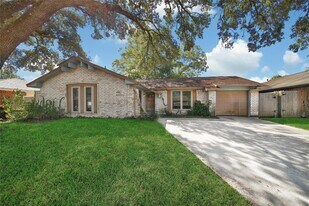 1559 Diplomat Way in Houston, TX - Building Photo