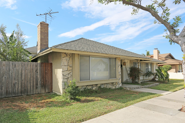 7022 Heil Ave in Huntington Beach, CA - Building Photo - Building Photo