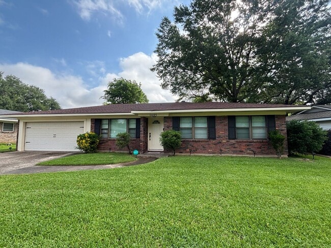 property at 1605 Captain Shreve Dr