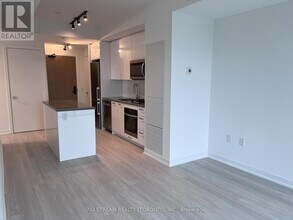 195 McCaul St in Toronto, ON - Building Photo - Building Photo